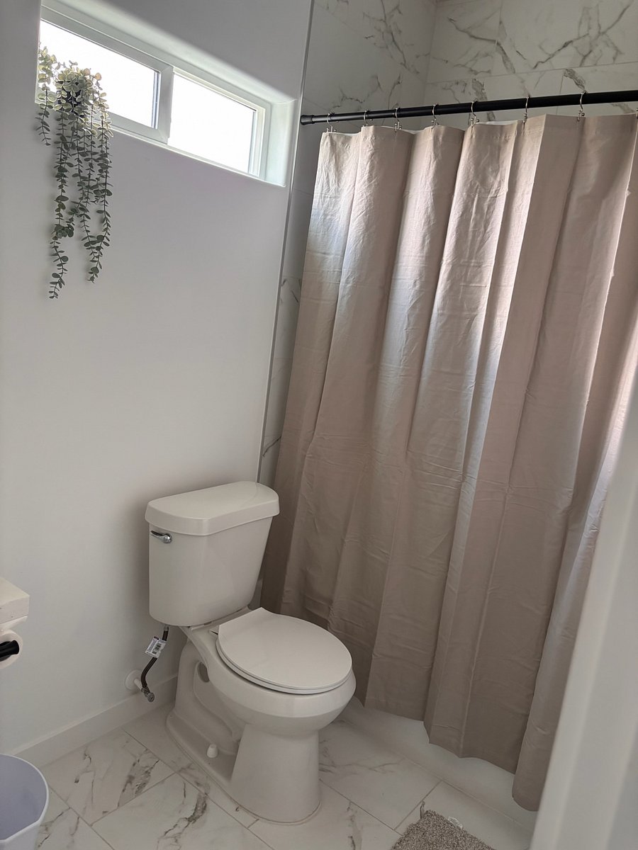 1st floor bedroom/office, has it's own full bathroom.