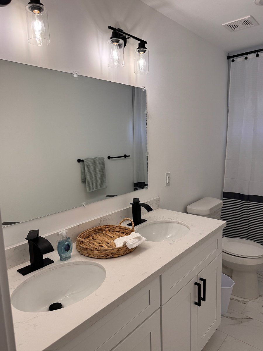 2nd floor bathroom.