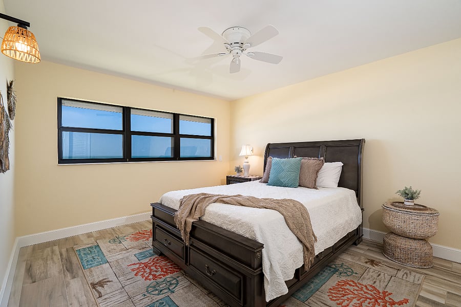 Master bedroom with ocean views (queen bed).