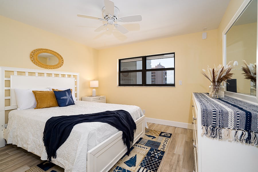 Second bedroom, queen bed.