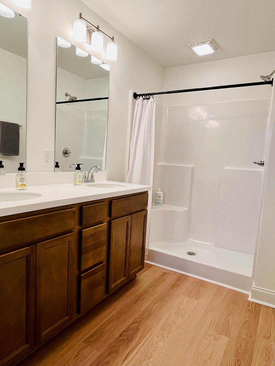 King Room Bath