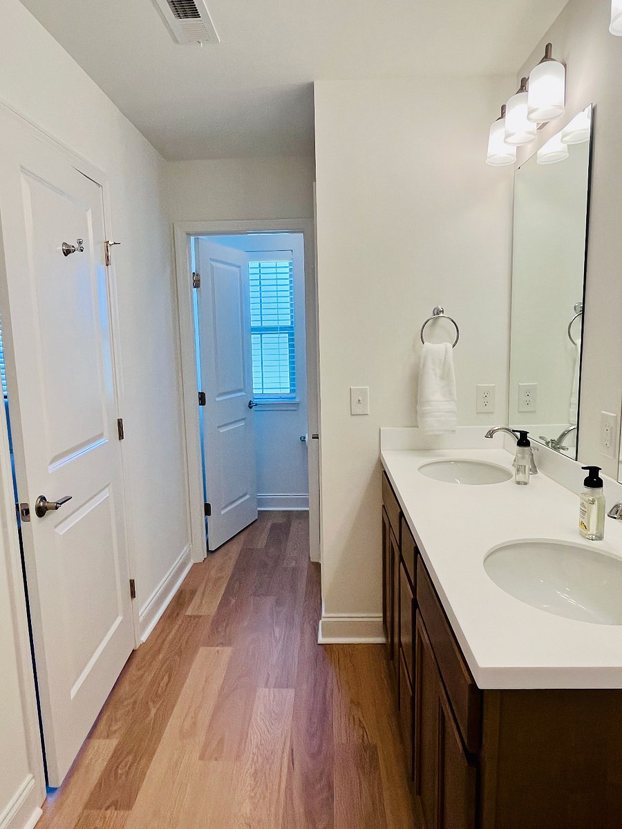 King Room Bath