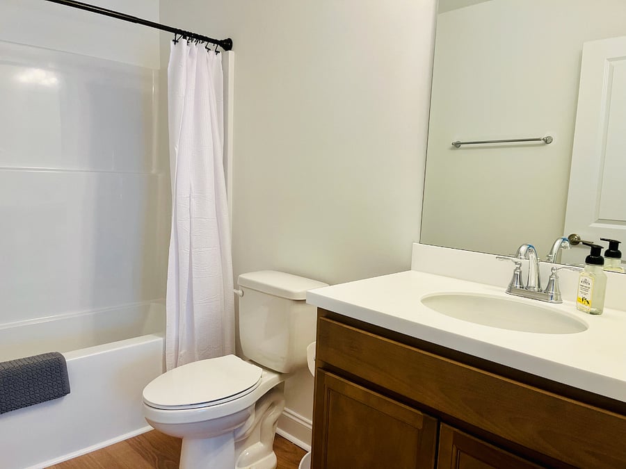 Queen Room Bath