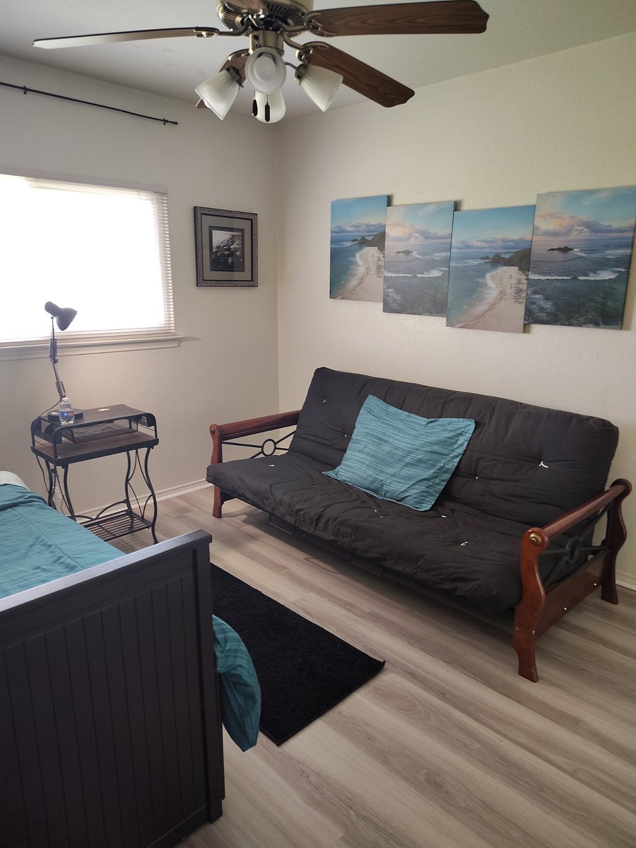 Tranquil beach theme comfortable bedroom w/ foam mattress and futon sofa ONLY $775 ABP includes renter's Landlord protection insurance