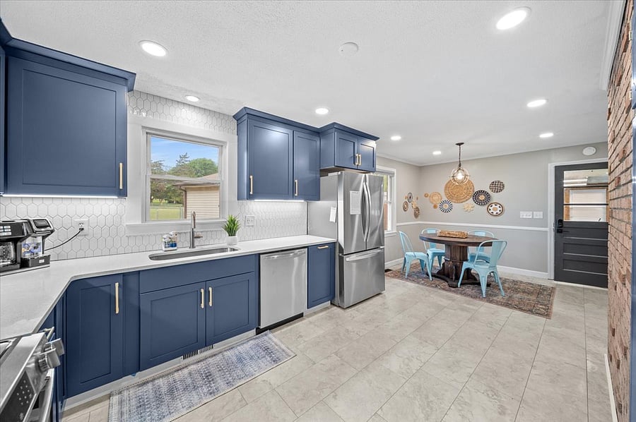 Kitchen with all new appliances, cabinets and quartz countertops