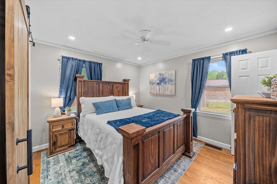 Master bedroom with Queen bed