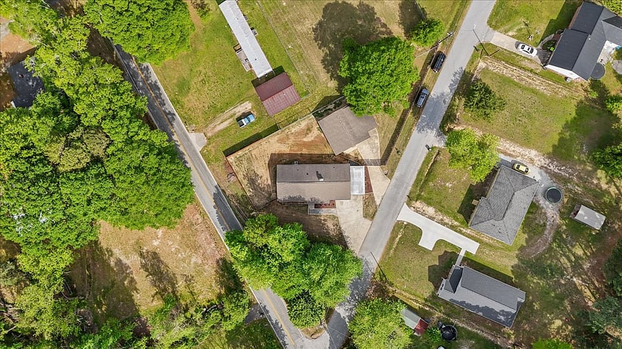 Detached garage is not included in lease