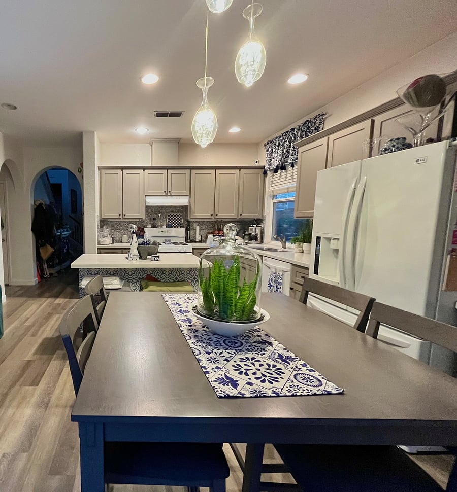 Kitchen/ Eat in area