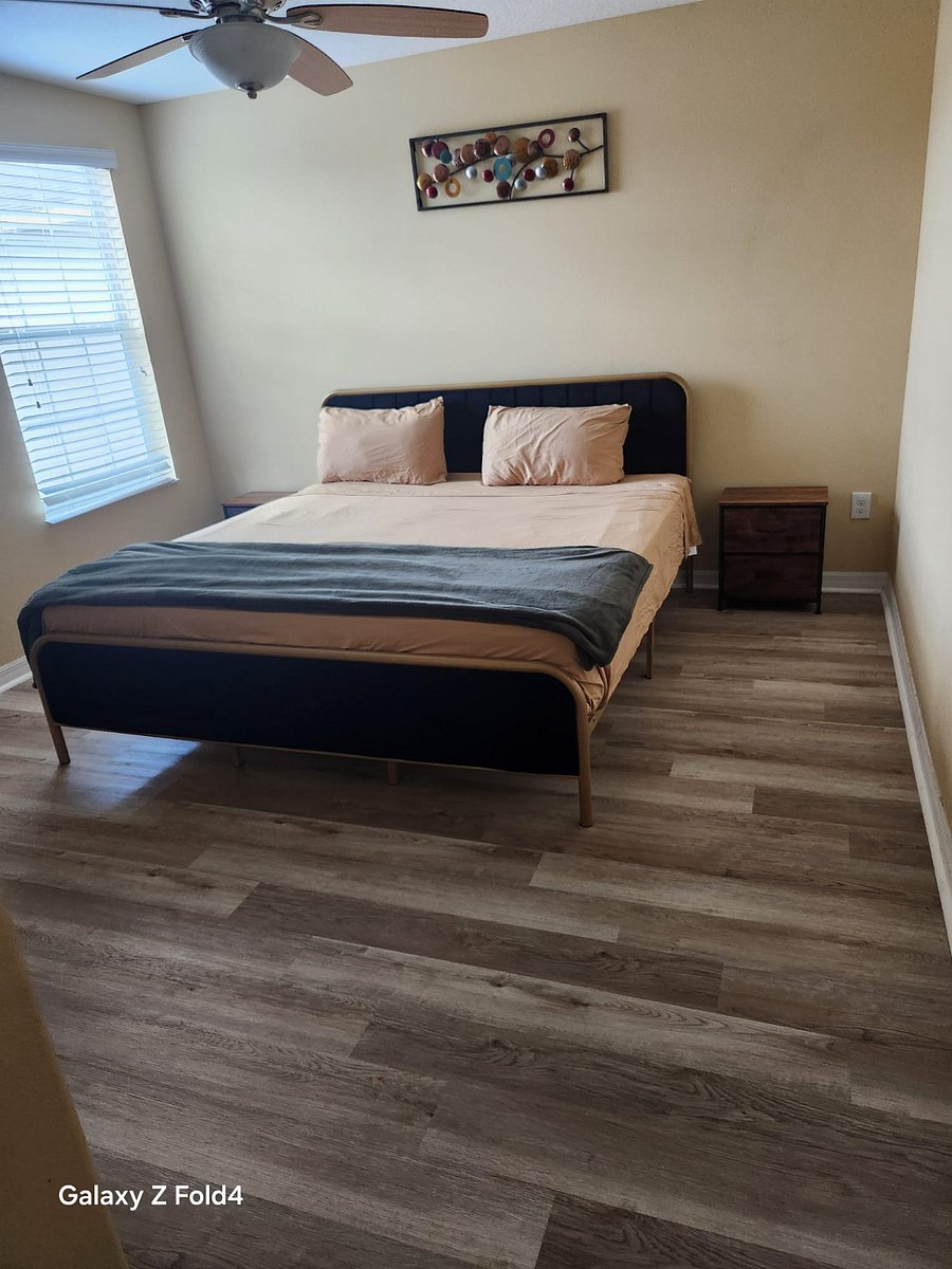 second bedroom a king-size bed