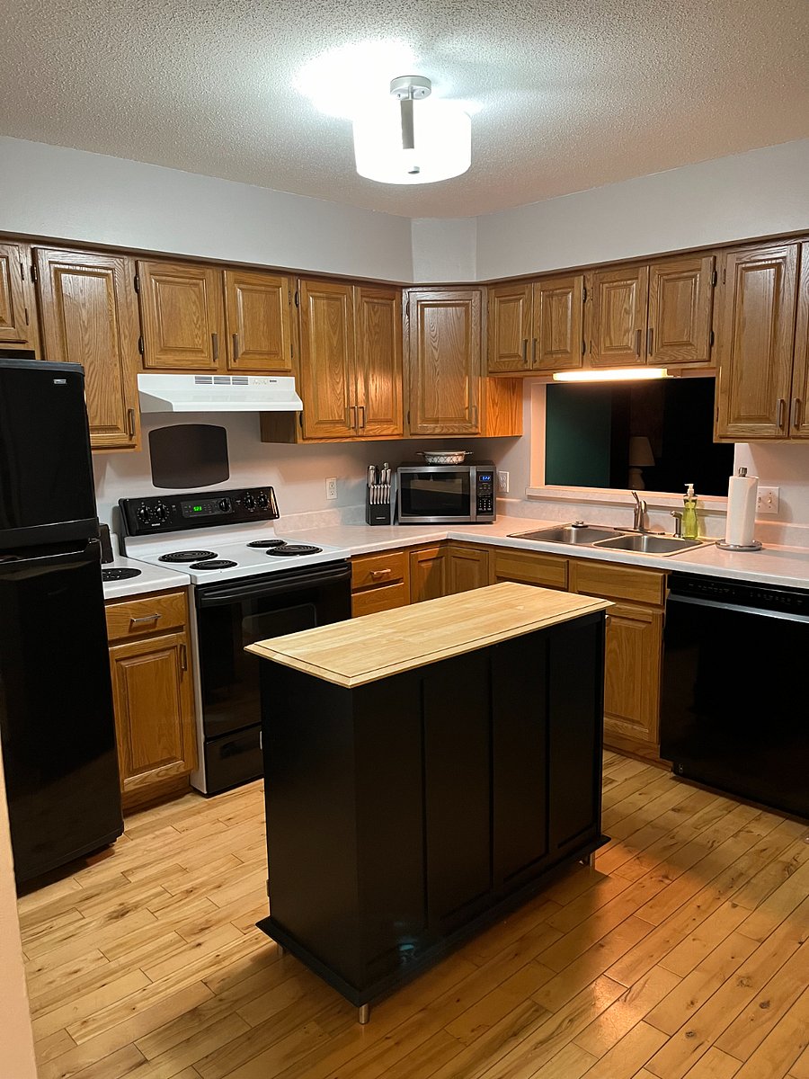 The kitchen is well stocked for just about any meal or snack a traveling chef might want to whip up!