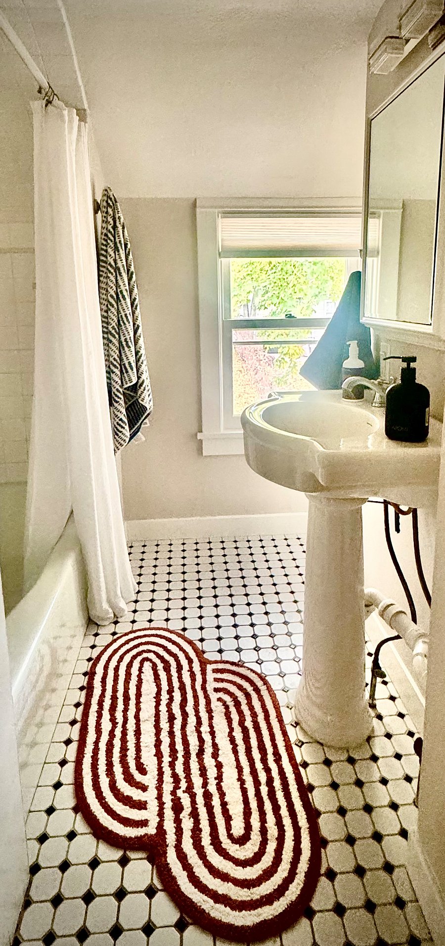 Front bathroom - Full