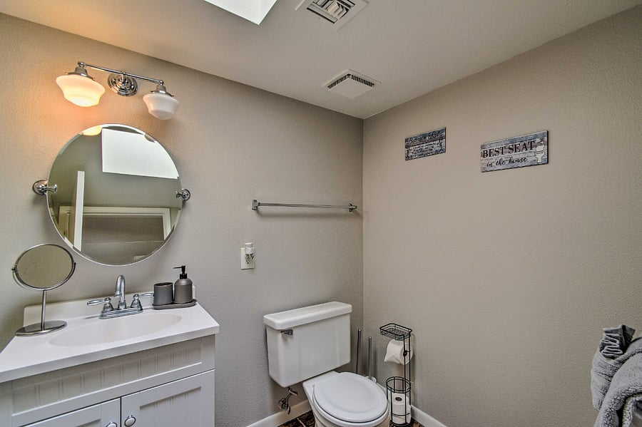 Main bathroom area
