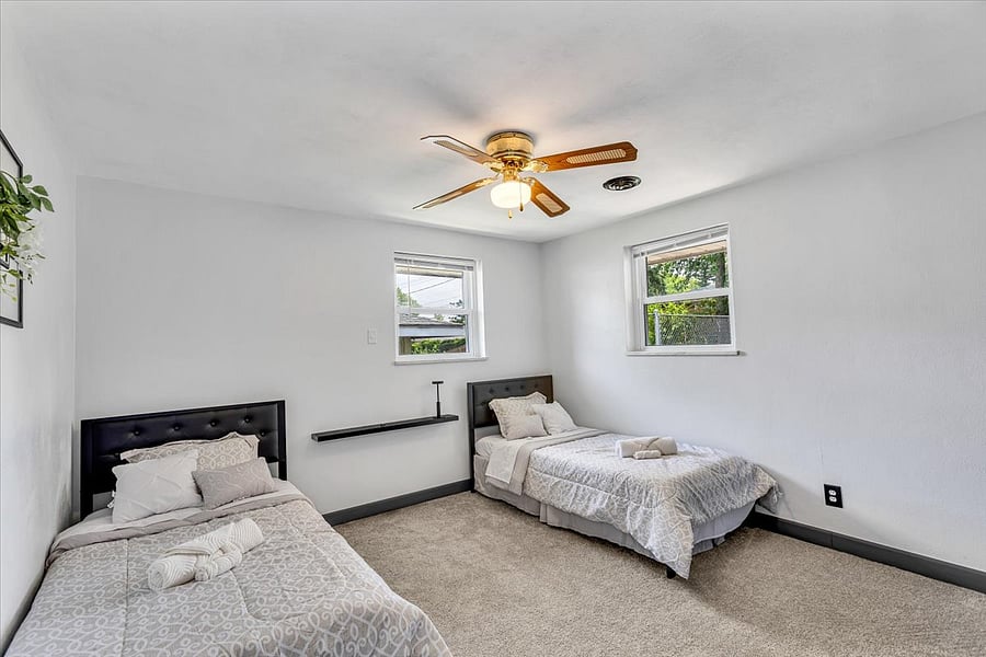 Room with two twin beds