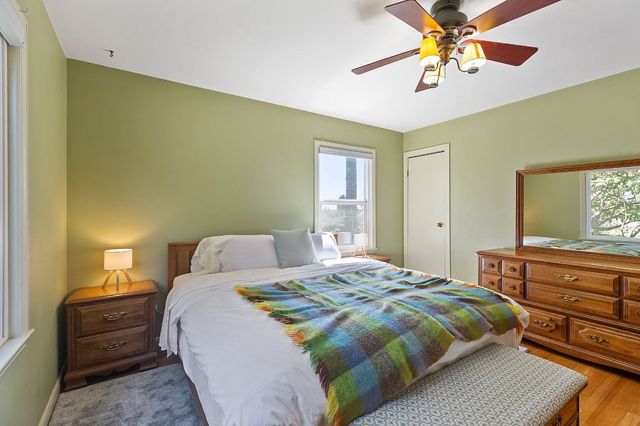 Primary bedroom with incredibly comfortable Helix Luke mattress. Lots of light, plenty of storage and closet space. Ceiling fan.