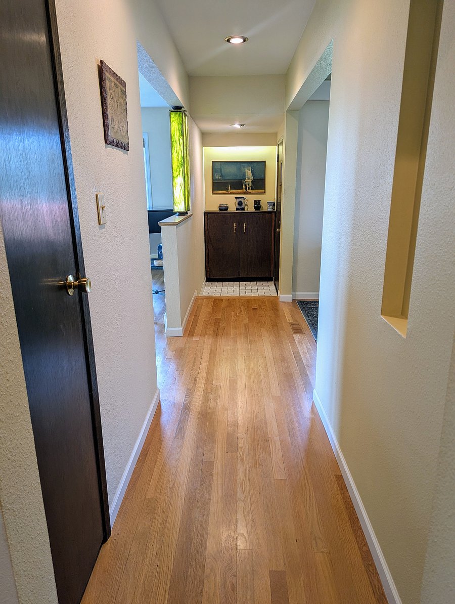 Front door entryway and initial hallway