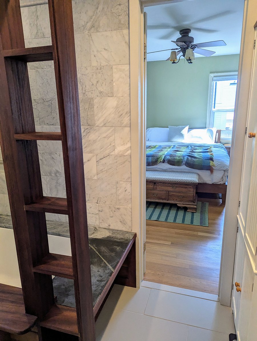 Ensuite primary bathroom