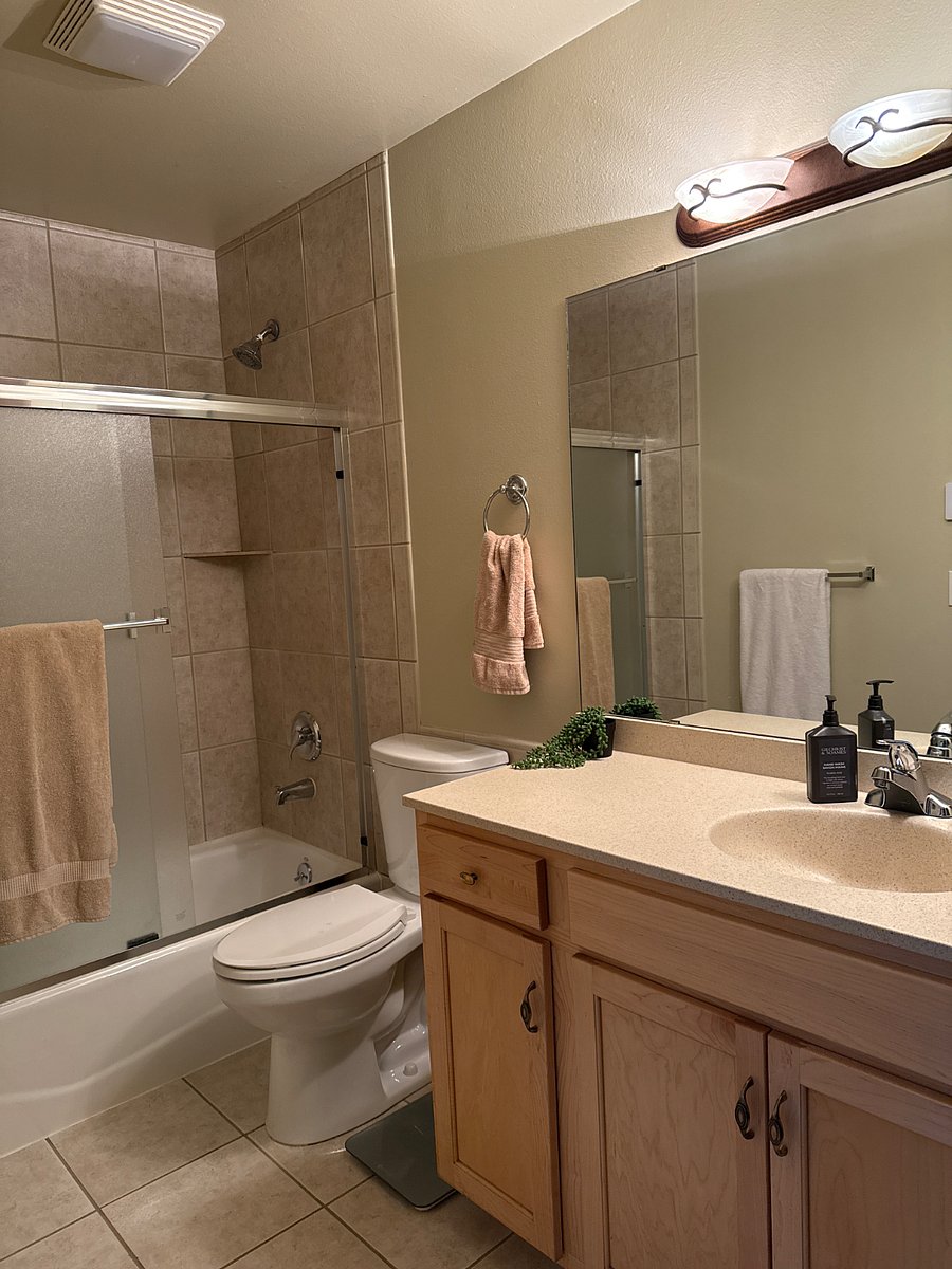Great water pressure! Full length mirror.