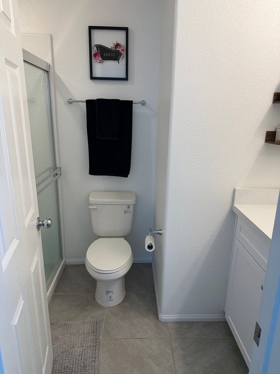 Master bedroom bathroom