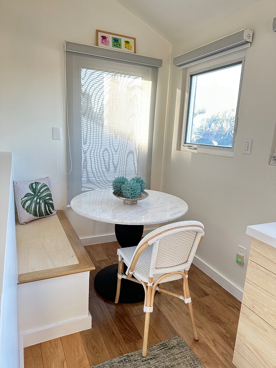 Breakfast nook. Carrara marble tabs, perfect for 4