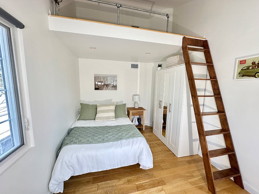 Bedroom 2 to with a loft