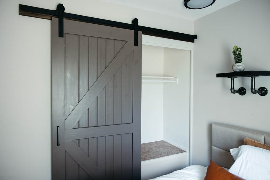 Storage space in guest bedroom 1