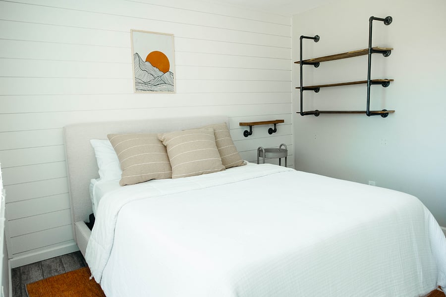 Queen bed in guest bedroom 2