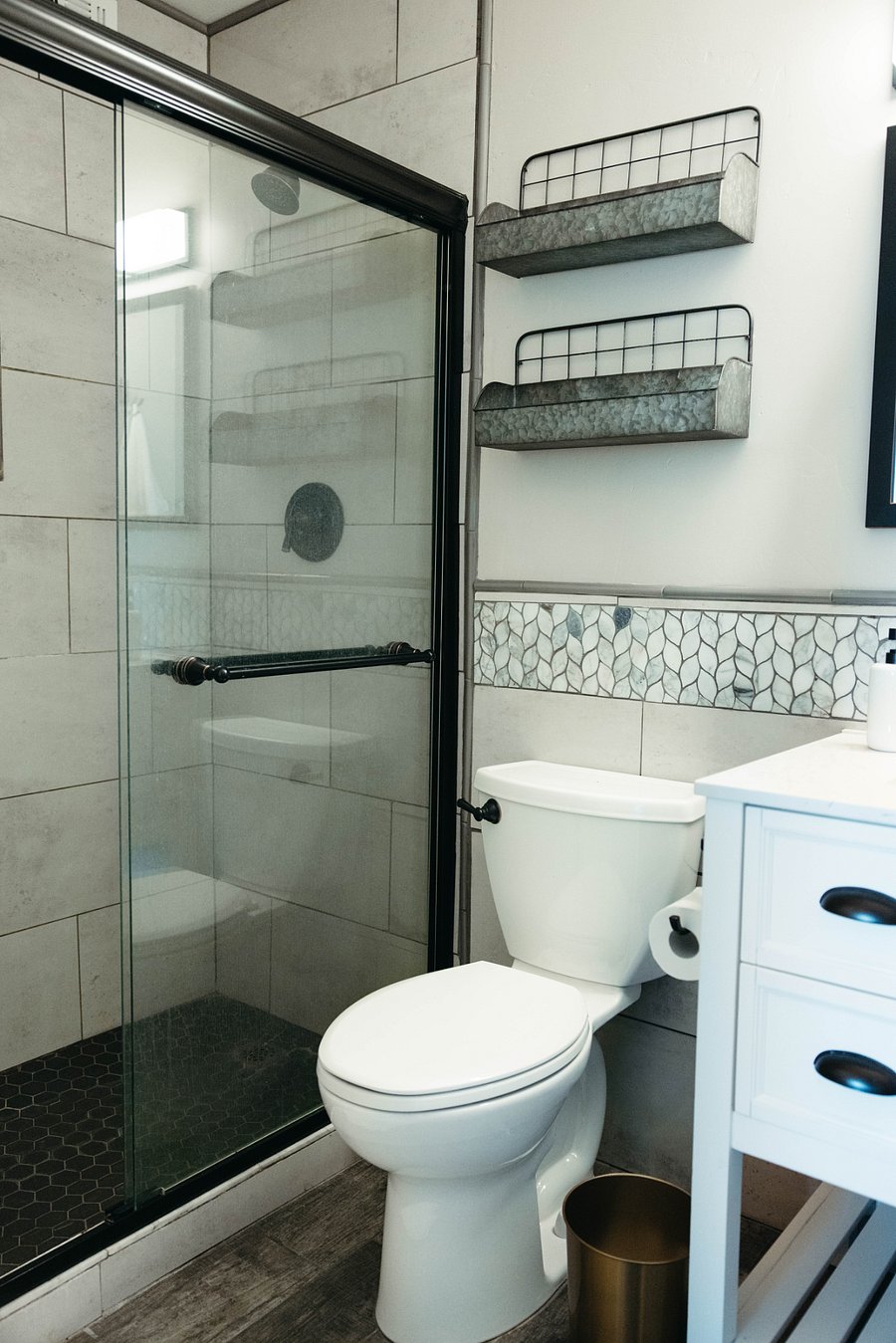 Full bathroom in master bedroom