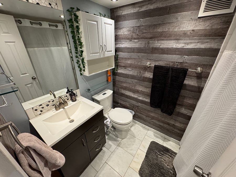 Full Bathroom