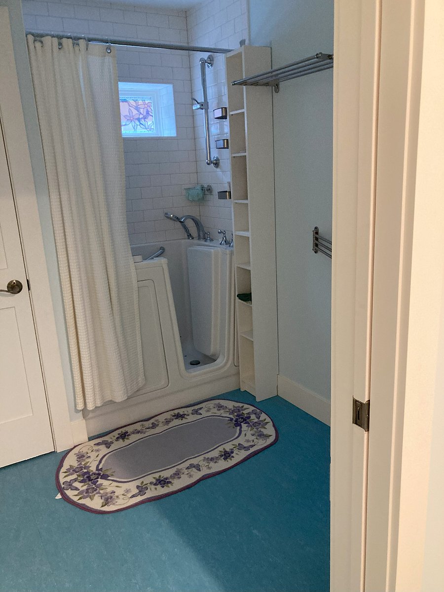 Bathroom--walk-in jacuzzi tub and shower