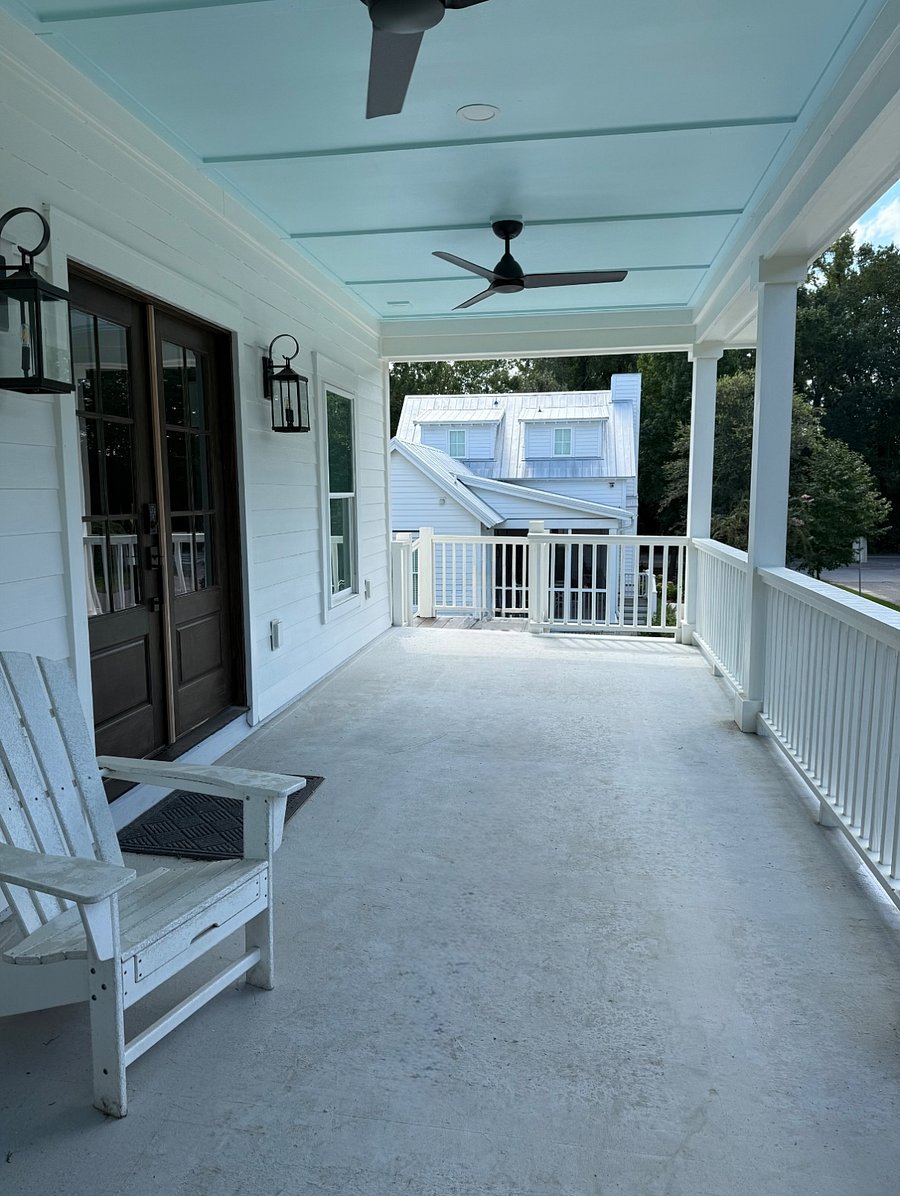 Private, large 10 porch