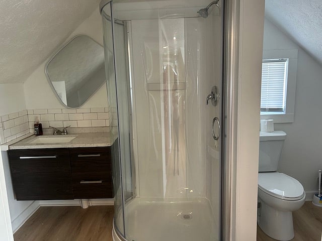 Fun Bathroom at the end of the hall. Nice big Shower!