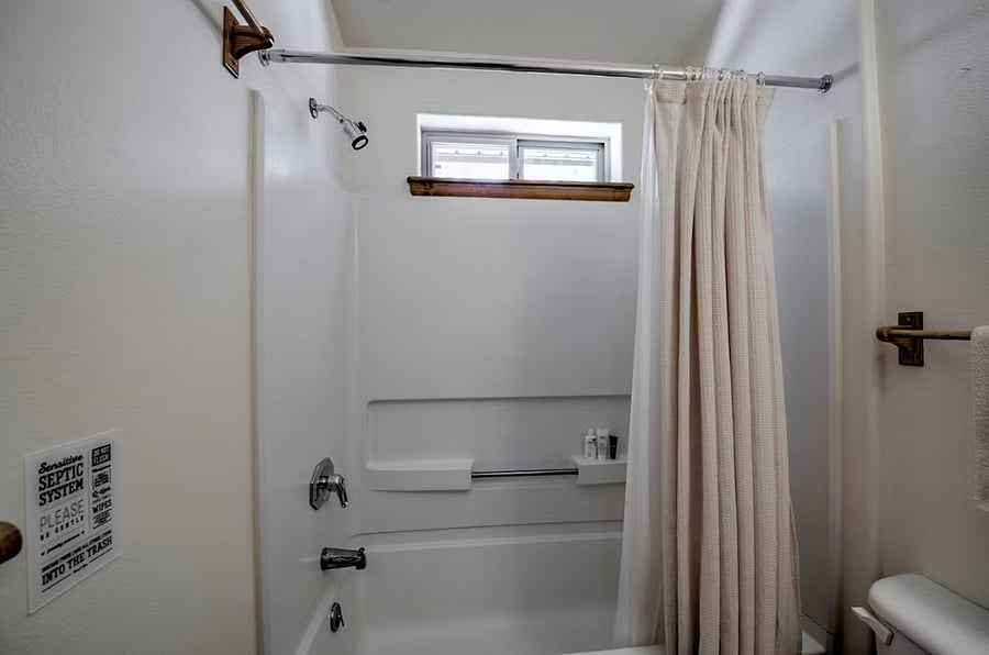 Full bathroom next to the second bedroom 