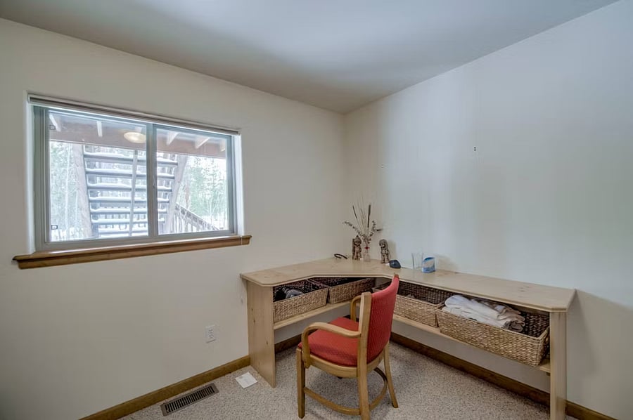 Downstairs bunk room with desk 