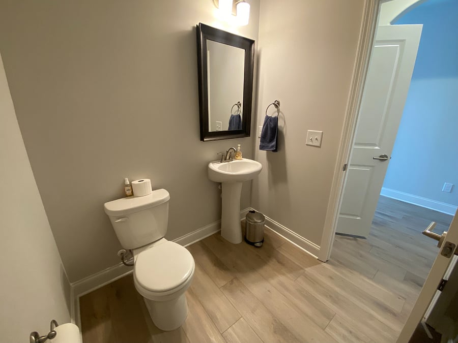 Guest 1/2 bathroom