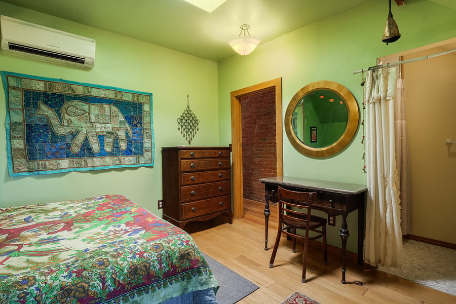 Bedroom 2 - Queen Bed