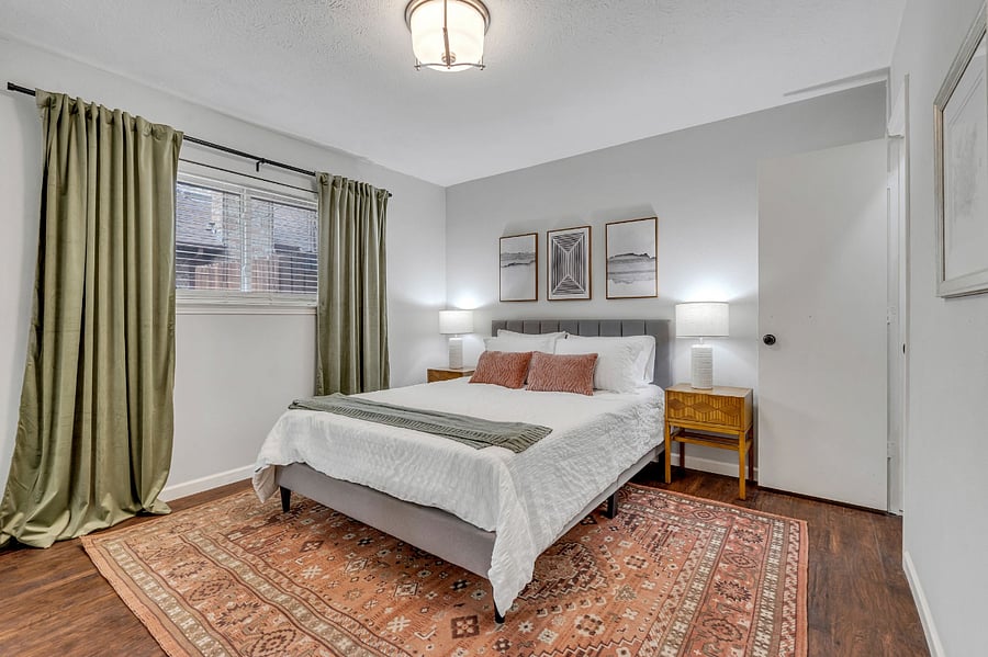 2nd Bedroom - Queen Bed with jack-and-jill bathroom access