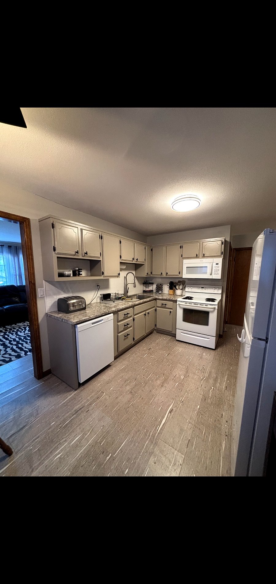 Furnished Finder property 845047_1 photo 4