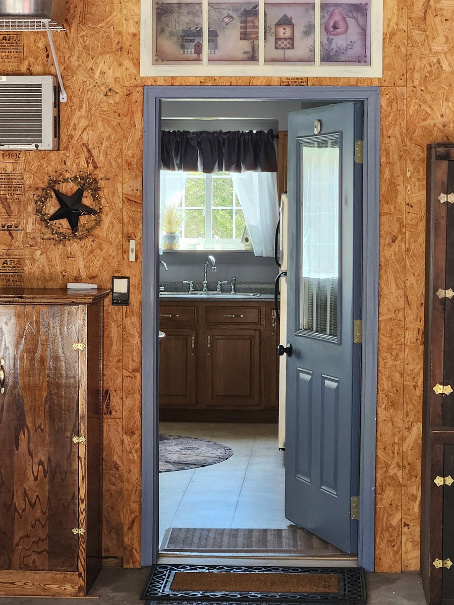 Main entrance to front door from parking.