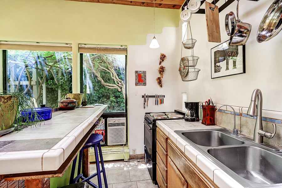 Well-equipped kitchen with custom knives