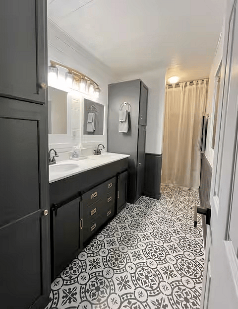 Main bathroom
