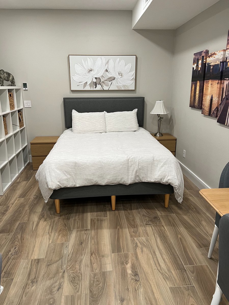 Queen bed with privacy wall