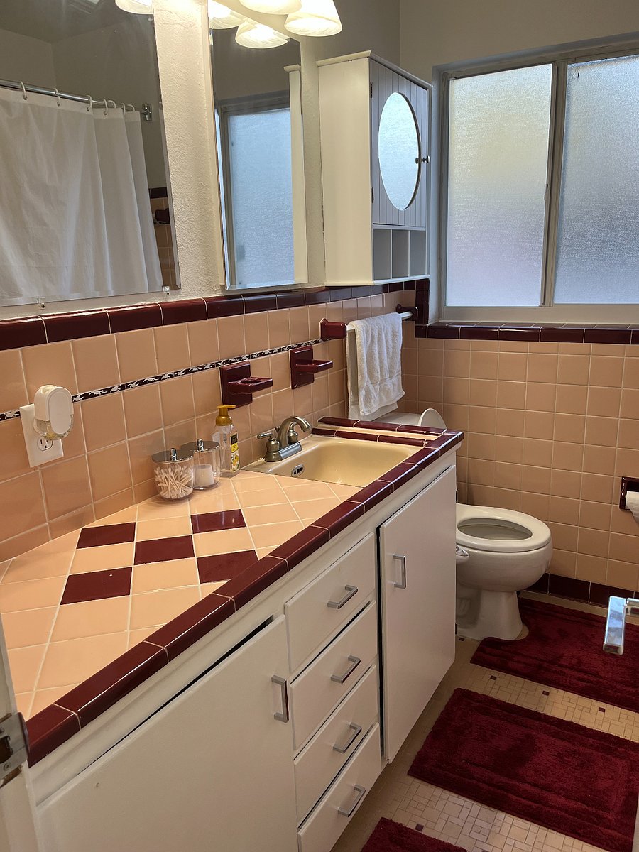  Bathroom with Shower and Tub
