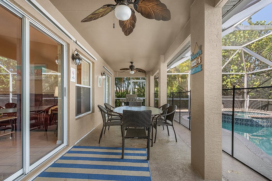 Covered lanai for alfresco dining