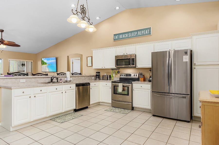 Fully stocked kitchen with SS appliances