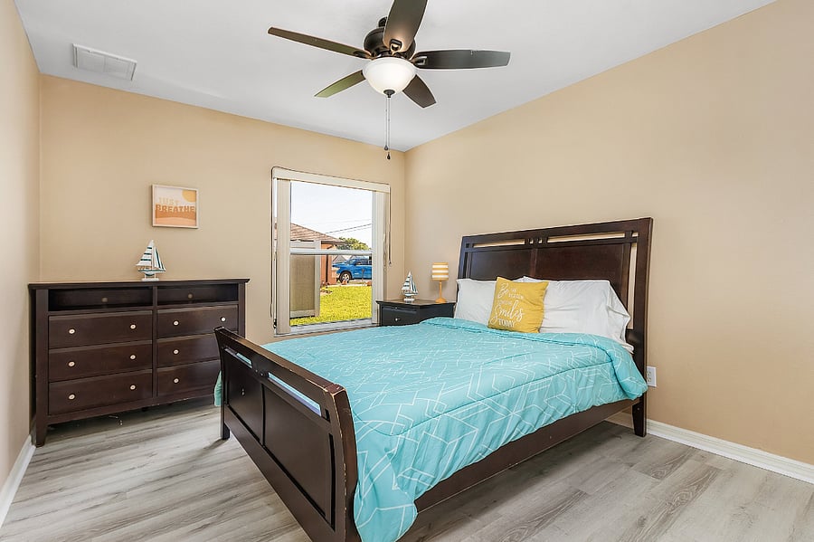 Bedroom 3 with queen bed