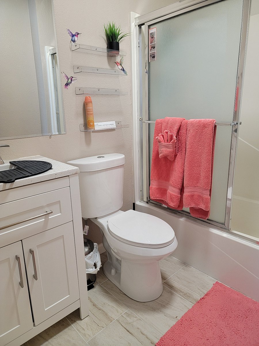 Primary bedroom bathroom
