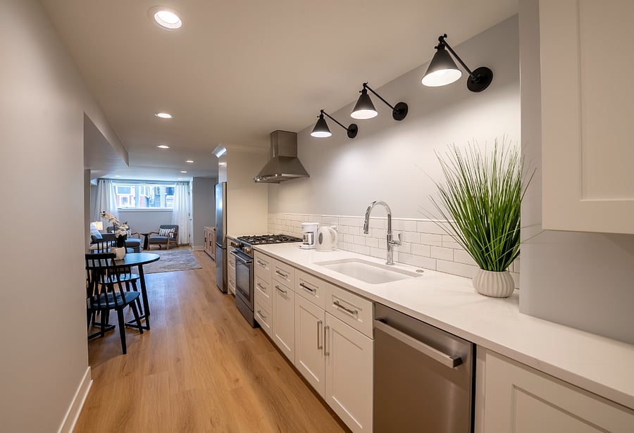 Full kitchen