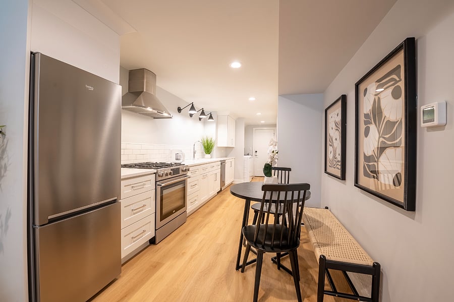 Full kitchen