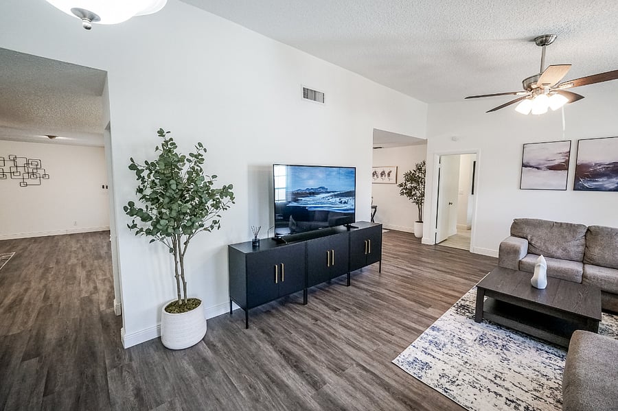 Main living area - Smart Tv