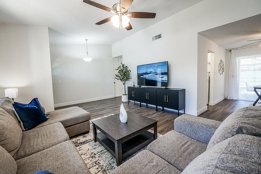 Main living area - Smart Tv